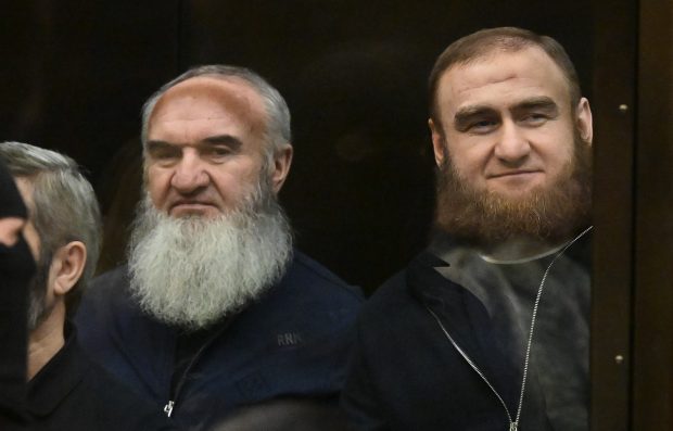 Un fost senator și tatăl său au fost condamnați la închisoare pe viață în Rusia. Ce acuzații li s-au adus