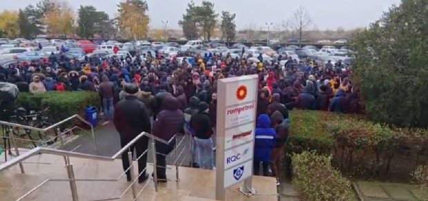 Protest la rafinăria Petromidia de la Năvodari. Sute de angajați cer salarii mai mari
