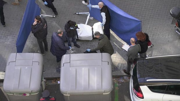 Un român a găsit un corp fără cap, mâini și picioare băgat într-o valiză, la Barcelona