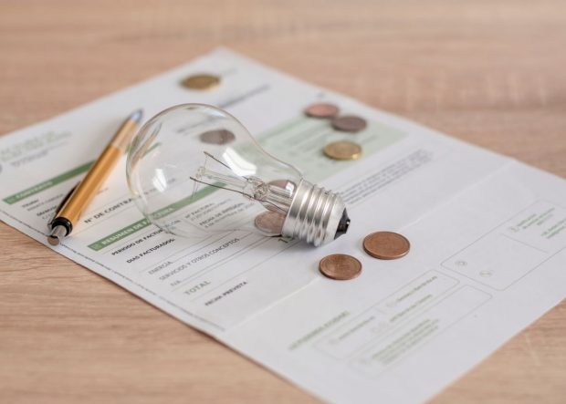 Ministerul Energiei a pus în transparenţă decizională OUG care va elimina declaraţia pe proprie răspundere pentru cei care au mai multe locuri de consum