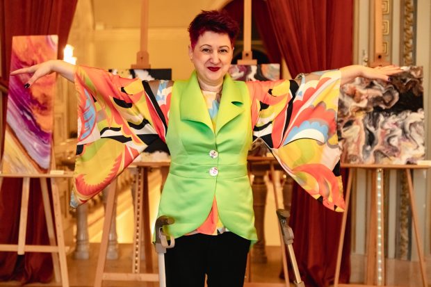 Picturile unei paciente cu scleroză multiplă arată cum se simte boala pentru cei care suferă de ea: „Este neputința noastră de a ne exprima în cuvinte”