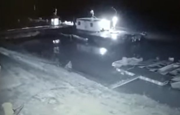 Primarul unui sat din Tulcea oferă 20.000 de lei recompensă, ca să prindă hoții filmați când fură motoare de bărci