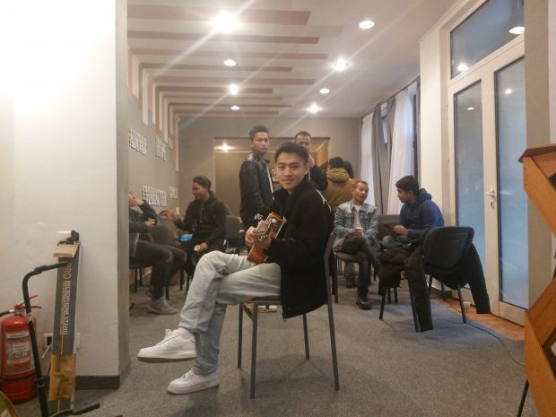 REPORTAJ. Biserica nepalezilor creștini din București. „Suntem aici ca muncitori, trebuie să muncim. Căutăm un echilibru”