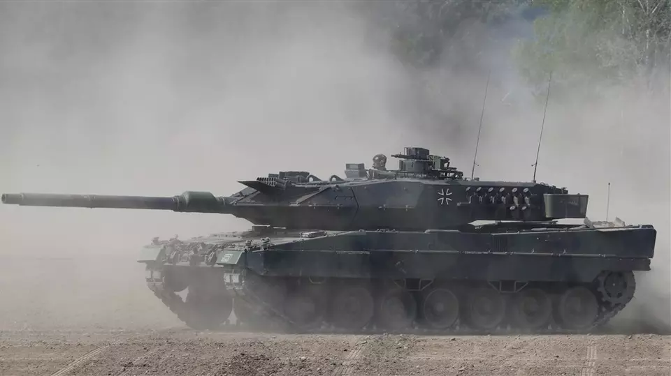 VIDEO Tancurile Leopard și Abrams, analizate de ruși. „În comparație cu T-90-urile noastre, sunt semnificativ inferioare”