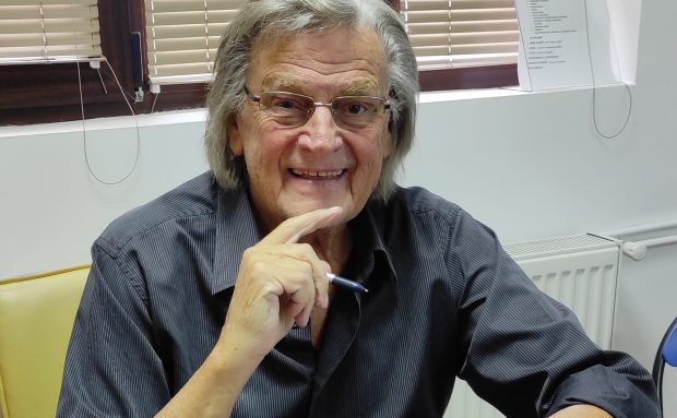 Imagine Stire Cine este Daniel, fiul cel mic al actorului Florin Piersic și al Annei Szeles. Are 47 de ani și este căsătorit cu o actriță | 2review.ro