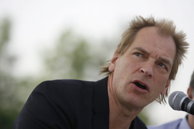 Rămăşiţe umane găsite într-o zonă montană greu accesibilă, aproape de locul unde a fost căutat actorul Julian Sands, dat dispărut de cinci luni