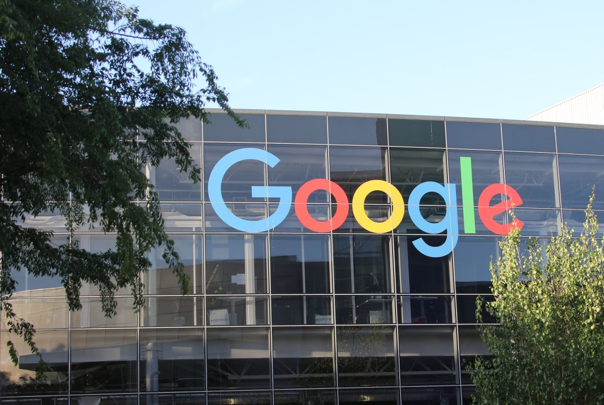 Google a împlinit 25 de ani. La început se numea BackRub, acum a devenit un colos de peste 1.600 de miliarde de dolari