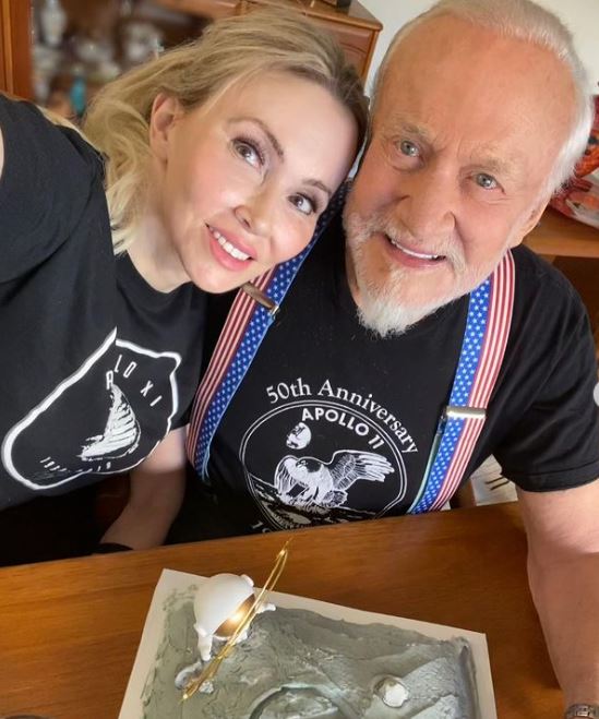 Buzz Aldrin, despre relația cu Anca Faur, românca pe care a luat-o de soție: „Este iubirea vieţii mele şi facem totul împreună” 2 anca faur si buzz aldrin 3