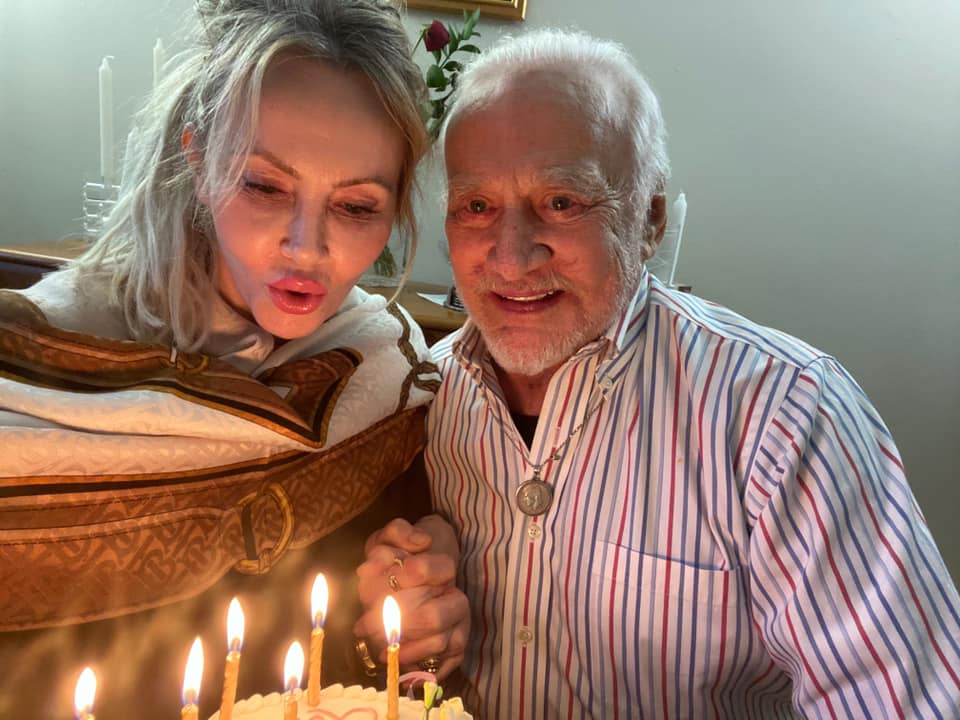 Buzz Aldrin, despre relația cu Anca Faur, românca pe care a luat-o de soție: „Este iubirea vieţii mele şi facem totul împreună” 3 anca faur si buzz aldrin 4