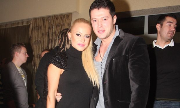 Imagine Stire De ce s-au despărțit, de fapt, Anda Adam și Victor Slav: „Am fost părăsită, decizia i-a aparținut lui”. Cântăreața s-a împăcat cu Bianca Drăgușanu | 2review.ro
