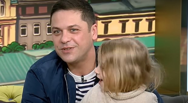 Imagine Stire Cum arată fetița lui Augustin Viziru. Maria a apărut pentru prima dată la TV cu tatăl ei: „E frumoasă pentru că seamănă cu mama ei” | 2review.ro