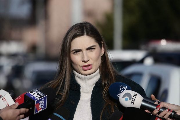 Newsweek: Profit de 1.700% pentru firma care vinde hrană pentru maidanezii ținuți de ASPA, după ce actualul director adjunct a fost detaşat de la SRL la instituţia din subordinea PMB