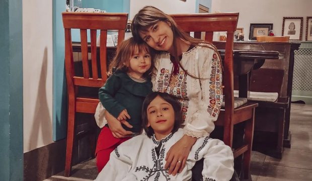 Imagine Stire Dana Rogoz, dornică să petreacă timp doar cu fetița ei: „Îl preferă pe Radu și cred că simte o presiune din partea mea” | 2review.ro