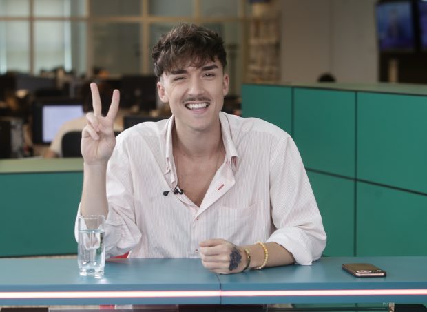 Imagine Stire De ce nu mai dansează Emil Rengle pe tocuri: „Îmbrățișez total o altă parte din mine” | 2review.ro