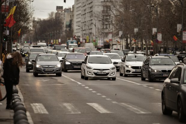 Vânzarea de automobile noi echipate cu motoare termice, oprită din 2035 în Uniunea Europeană
