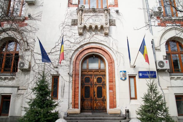 „Este o variantă neasumată”, spune Ministerul Educației despre proiectul de planuri-cadru care ar fi tăiat Logica și Psihologia de la liceu