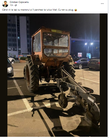 Doi bărbaţi au venit la mall-ul din Iaşi cu tractorul cu plug. Șoferul nu avea permis de conducere și consumase alcool