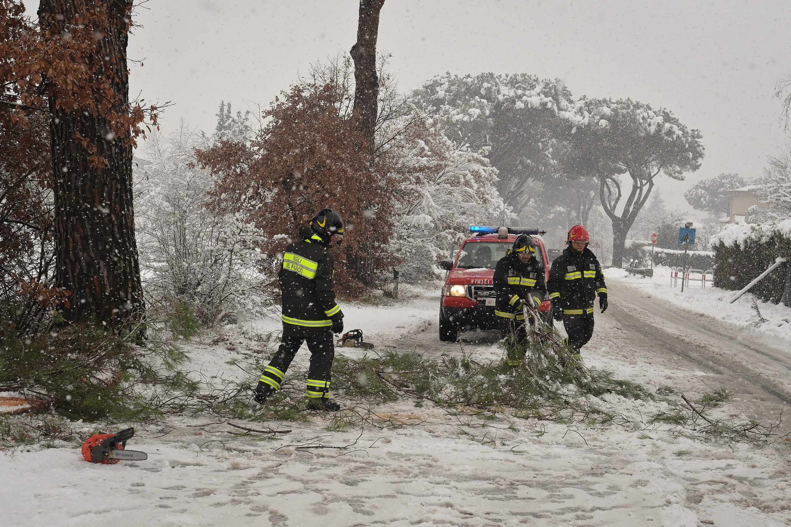 Il Sud Italia colpito da neve, nubifragi e alluvioni.  Centinaia di persone sono state evacuate.  Foto