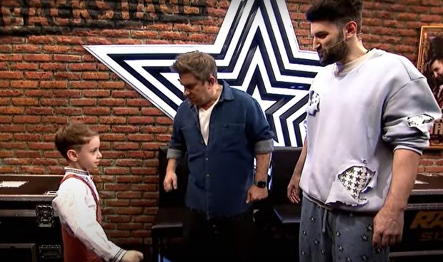 Imagine Stire Replica lui Rareș Prisacariu de la Românii au talent care l-a lăsat fără cuvinte pe Pavel Bartoș: „Pur și simplu m-a uns pe suflet” | 2review.ro