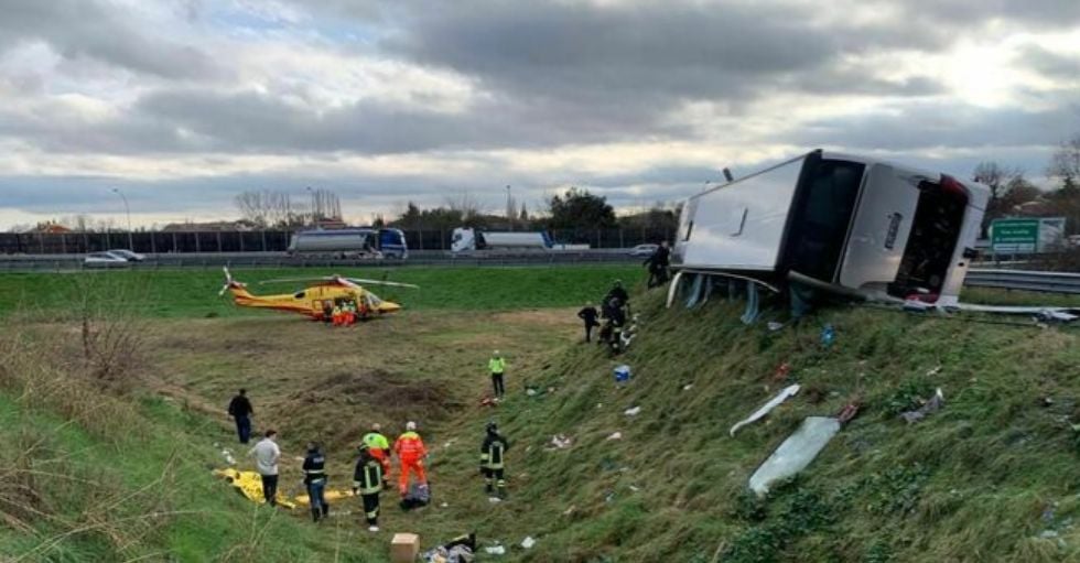 Un autobus con a bordo 56 rumeni si è ribaltato su un’autostrada in Italia.  22 persone trasportate a Spita