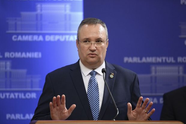 Reacția premierului Ciucă când este întrebat dacă liberalii sunt „ospătarii PSD”, cum a acuzat un membru din conducerea PNL: „Suntem un partid cât se poate de viu”