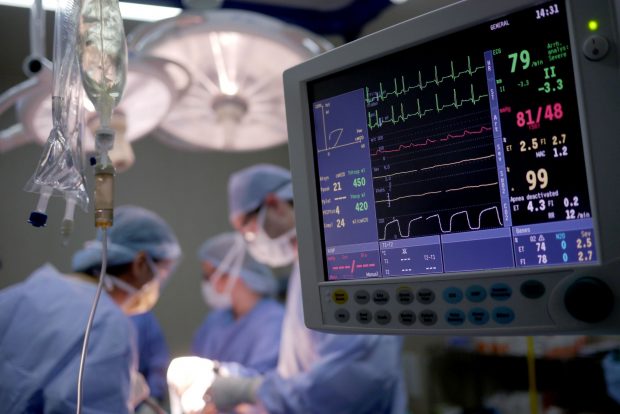 Cardiolog, despre cazul medicilor acuzați că luau dispozitive cardiace de la persoane decedate: „Nu sunt greu de găsit și sunt decontate de Casa de Asigurări”