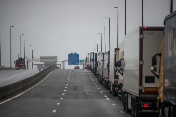 Un șofer român de TIR băut a provocat un ambuteiaj de 10 kilometri pe o autostradă din Franța
