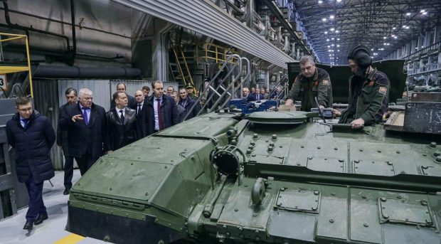 „Nu va fi un gulag, vor fi condiții demne”. Deținuții, trimiși să lucreze în uzinele de armament din cauza lipsei de personal, scrie presa rusă independentă