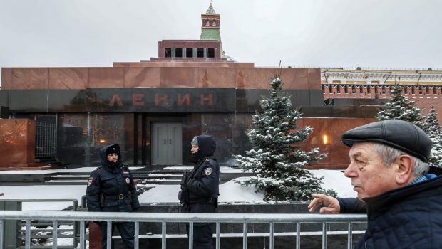Un rus a vrut să fure trupul lui Lenin din Mausoleul din Piața Roșie. Bărbatul a fost arestat imediat