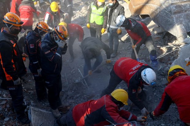 O femeie de 40 de ani a fost salvată la peste o săptămână după cutremurul din Turcia. A stat 170 de ore sub dărâmături