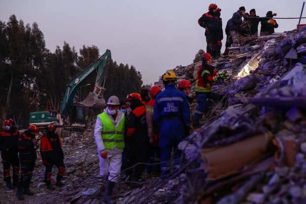 198 de ore sub dărâmături. Povestea de supraviețuire a doi frați, salvați de sub ruine, în Turcia