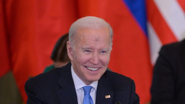 Ce este „vânătaia” de pe fruntea lui Joe Biden, de la întâlnirile oficiale din Polonia. „Acum pot să vorbesc”