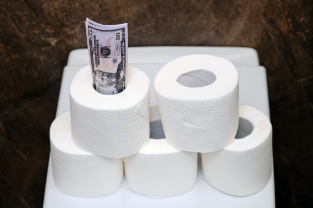 Scumpirea hârtiei igienice, efect neașteptat al prăbușirii pieței imobiliare din SUA. Cât au ajuns americanii să plătească în plus