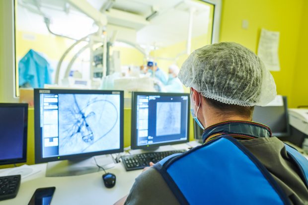 Reacția unui cardiolog și unui chirurg de top din România după cazul de la Iași: ”Atenție că stenturile sunt imposibil de refolosit, din fabricație! În România sunt 3.000 de cardiologi care salvează oameni”
