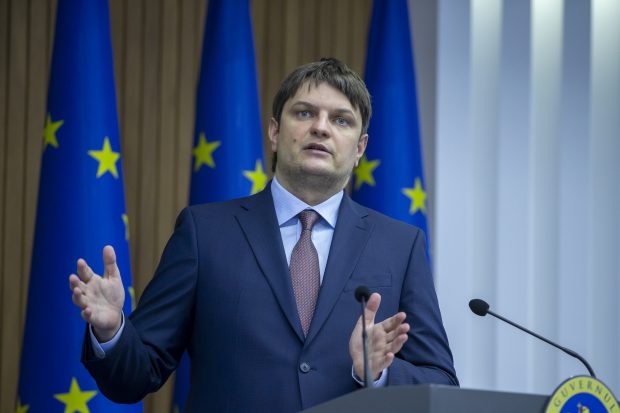 Fostul vicepremier moldovean Andrei Spînu, amenințat agresiv în fața casei de o persoană mascată