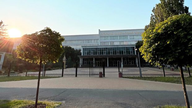 Profesoară ucraineană demisă de universitatea din Kiev, după ce le-a spus studenților să plece pe front dacă nu le convine că ea predă în rusă