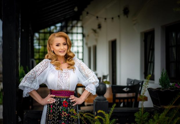Emilia Ghinescu se căsătorește după 13 ani de relație cu partenerul ei. „Omul se schimbă când devii proprietatea lui”