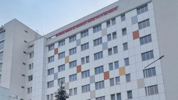 Băiatul din Botoşani muşcat de câini, în continuare în stare critică la ATI