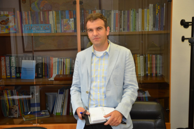 Un funcționar din Ministerul Educației și-a rezervat „pe viață” catedra la două colegii din Focșani, fără să fie angajat al acestora