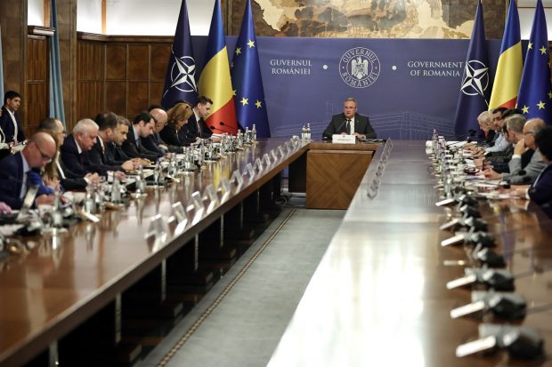 Guvernul va putea înființa, în numele statului, societăţi cu capital de stat, în România şi în străinătate