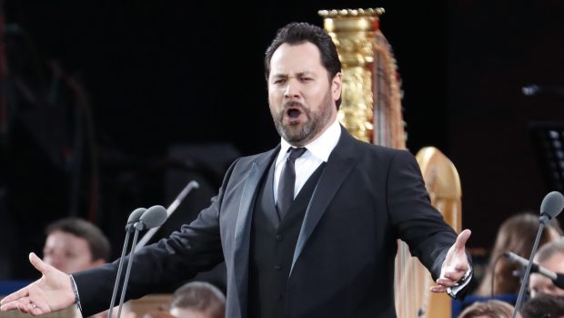 Celebru cântăreț din Rusia, interzis la Opera din New York și Scala din Milano: „Nu mă pot privi în oglindă dacă las susținătorii lui Putin pe scenă”