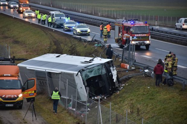 Mărturia unui român din autocarul răsturnat în Slovenia. „Șoferul a ațipit și a ieșit de pe autostradă”