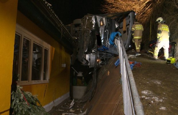Mirele a murit chiar înainte de nuntă, în timp ce se ducea la petrecerea burlacilor, cu autocarul, într-o stațiune de schi din Austria