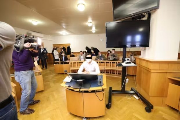 Un român i-a spus judecătorului că e homosexual, ca să scape de acuzația că a bătut două fete, ca să le violeze, în Austria