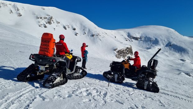 Avalanşă în Munţii Rodnei. O persoană a murit, alte două căutate. Este vorba de un grup de turiști din Polonia