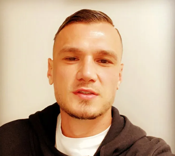 În timpul cutremurului, fotbalistul turc Bariş Basdaş a sărit de la balcon, pentru a se salva. Un campion olimpic de lupte cere ajutor pentru găsirea colegilor lui