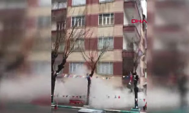 Momentul în care un bloc de șase etaje se prăbușește în Şanlıurfa, ca urmare a cutremurului puternic care a lovit Turcia