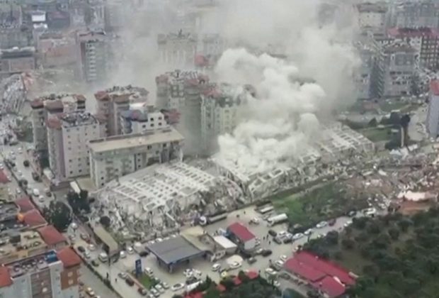 Dezastrul provocat de cutremure în provincia Hatay, filmat cu drona. Unele blocuri au căzut cu totul, ca nişte piese de domino