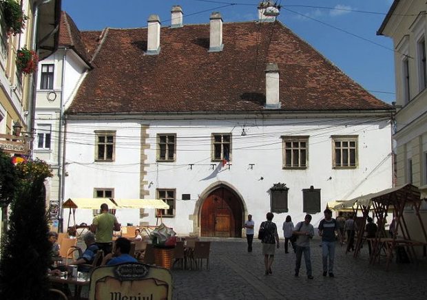 Cum se pierd banii la Cluj-Napoca. UAD s-a retras, fără explicații, din proiectul reabilitării Casei Matia Corvin