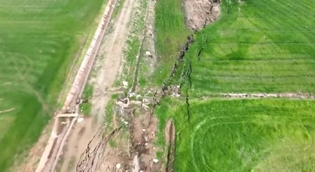 Imaginile din dronă care surprind faliile puternice provocate în sol de cutremurul din sudul Turciei
